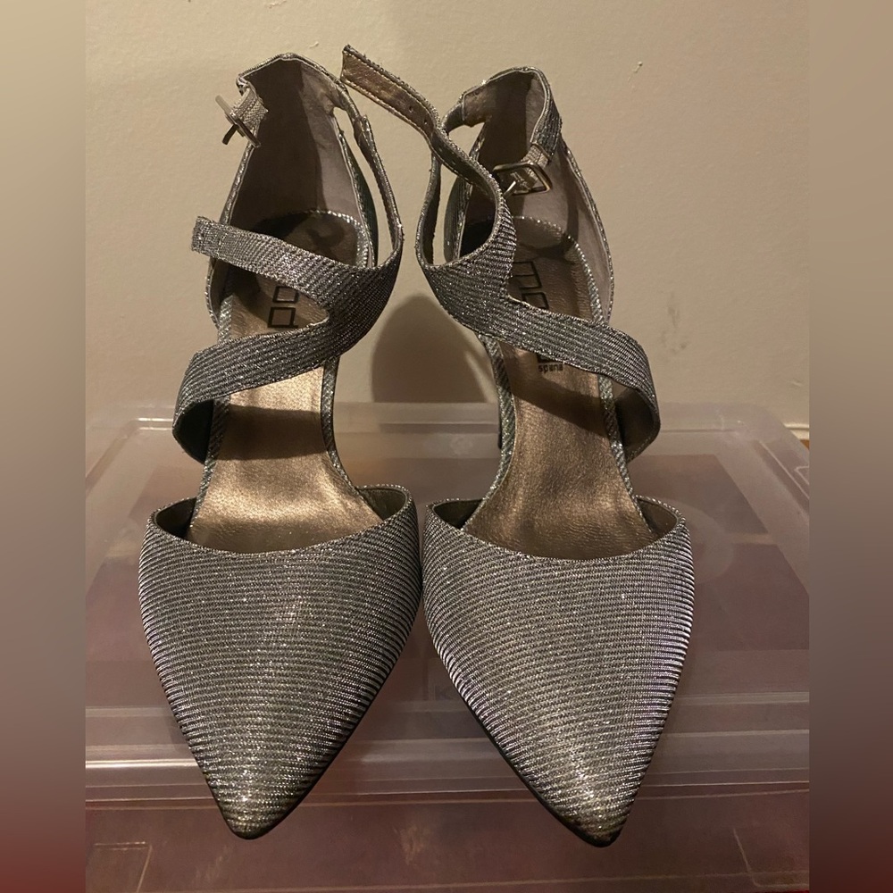 Women’s shoes size 7.5